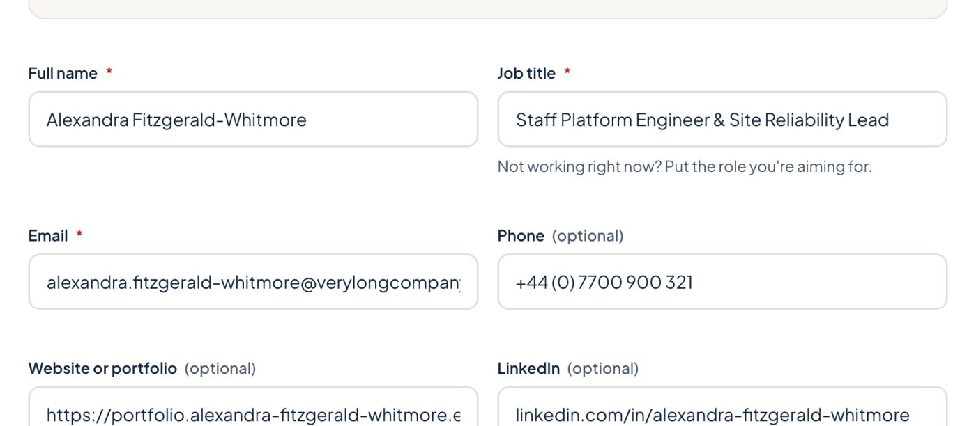 The builder form with name, job title, email and phone filled in.